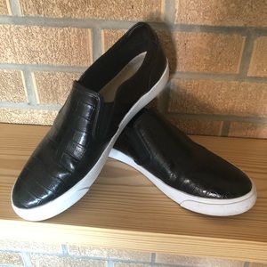 Women’s Size 9 Clarks black faux Caiman shoe